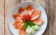 So Sánh Cá Hồi Với Các Loại Hải Sản Giàu Đạm Khác – Cua, Mực, Hàu, Cá Ngừ